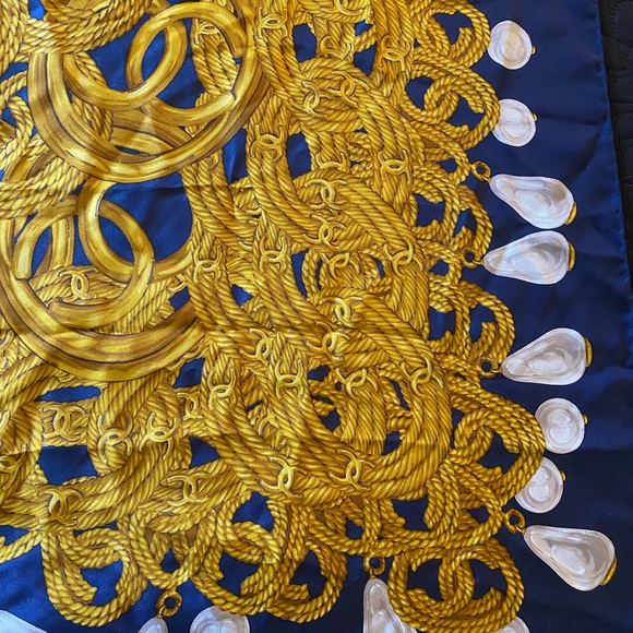 Authentic Chanel silk scarf - Picture 2 of 4